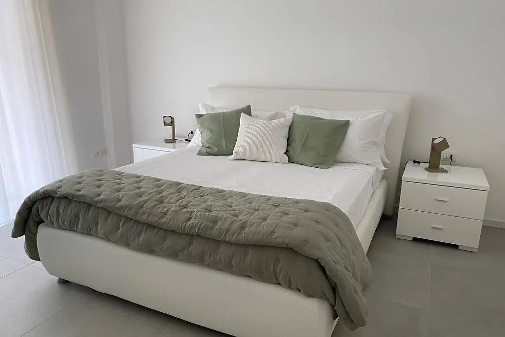 Apartment Ambra Del Simeto Appartamento Moderno Vicino Il Teatro Greco Syracuse
